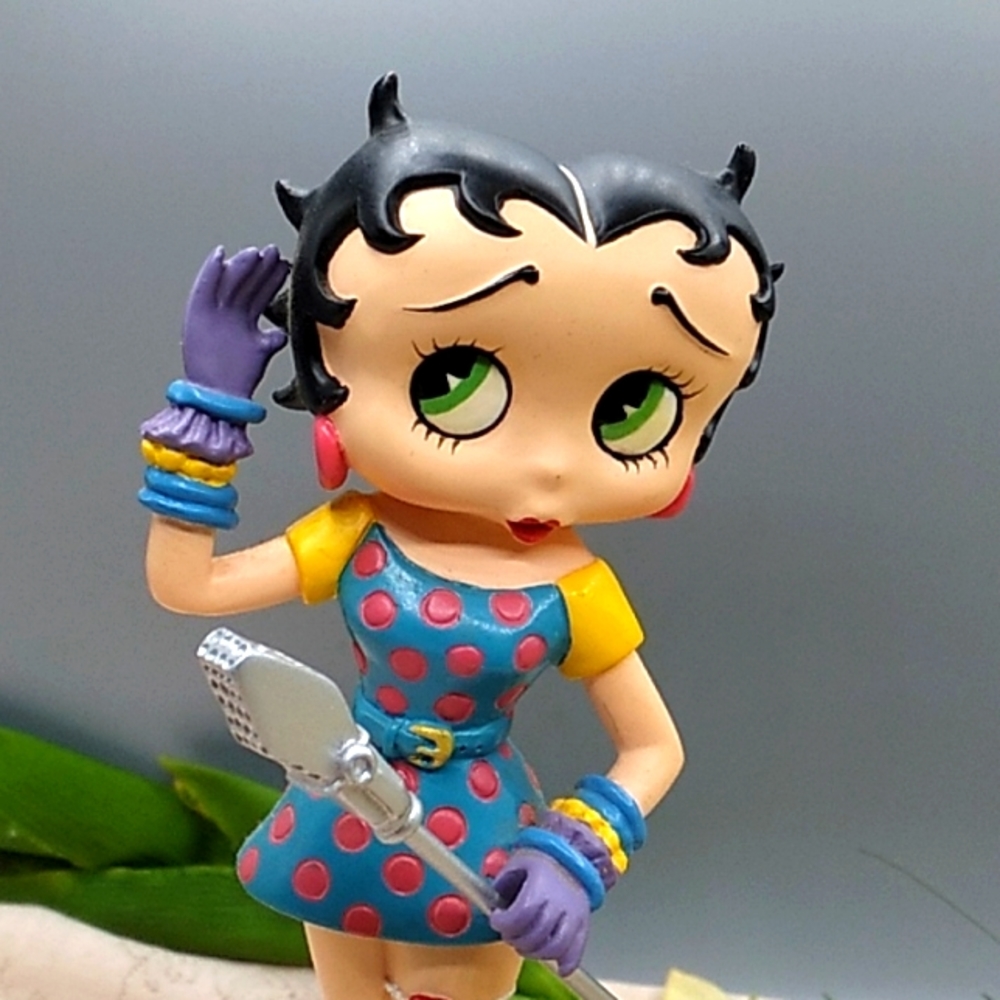 Vintage 1995 Betty Boop Danbury Mint Collector Figurine - Picture 5 of 9